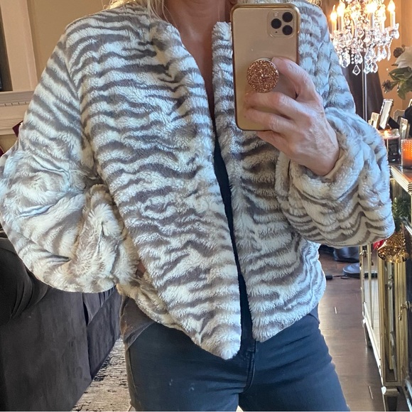 VICI Fuzzy Jacket - Size Small - Picture 2 of 11